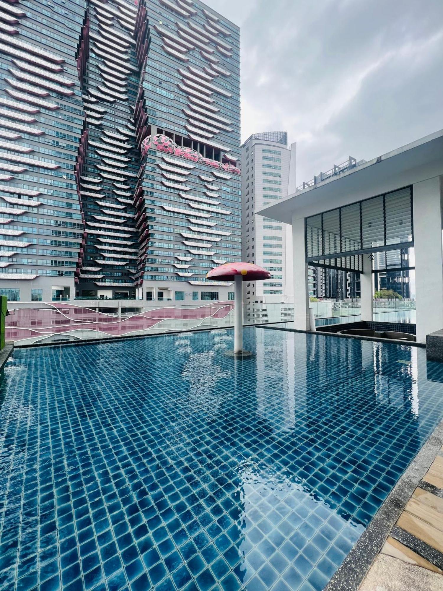Reizz Residence By D'Amour Kuala Lumpur Exteriör bild
