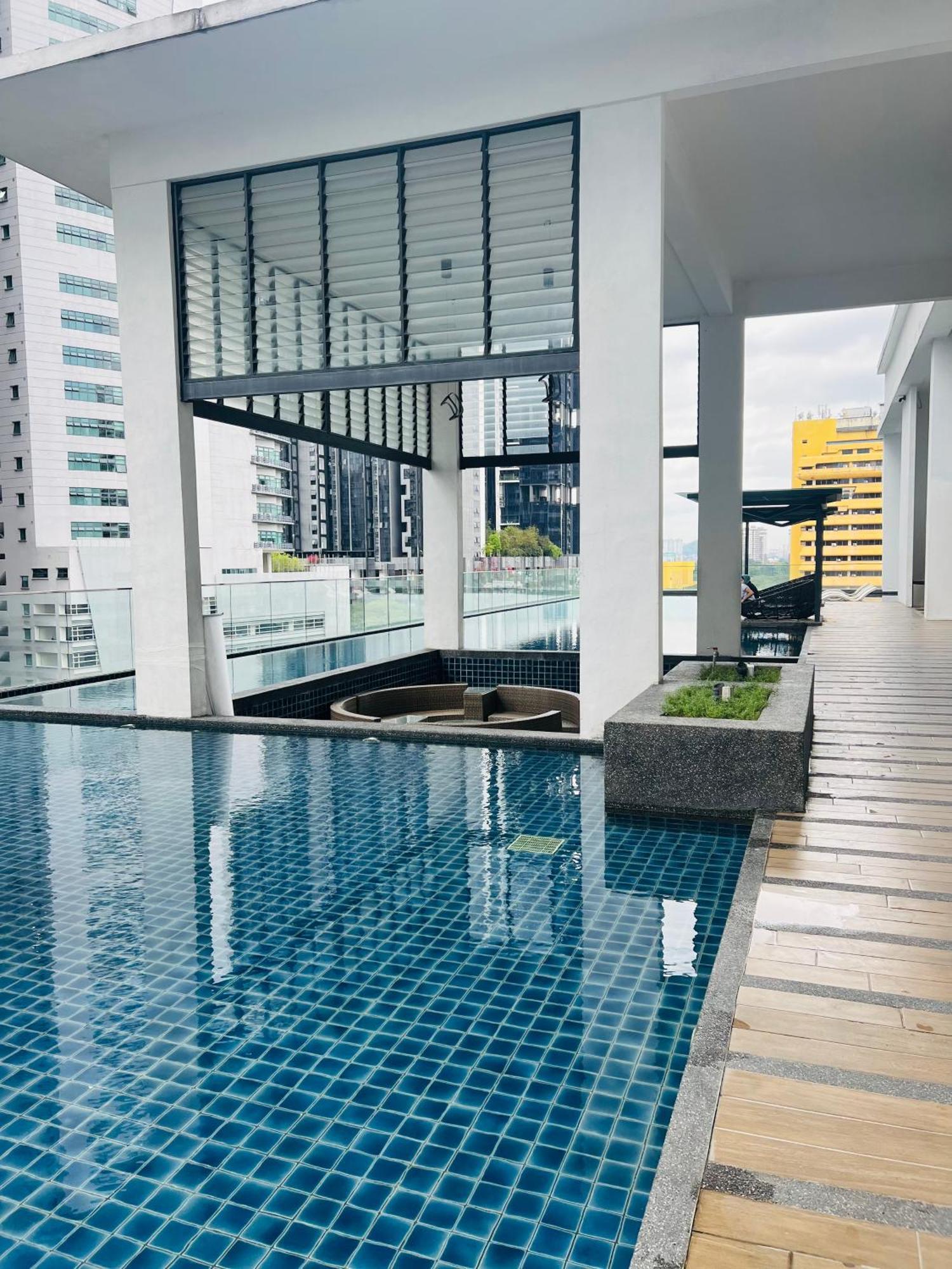 Reizz Residence By D'Amour Kuala Lumpur Exteriör bild