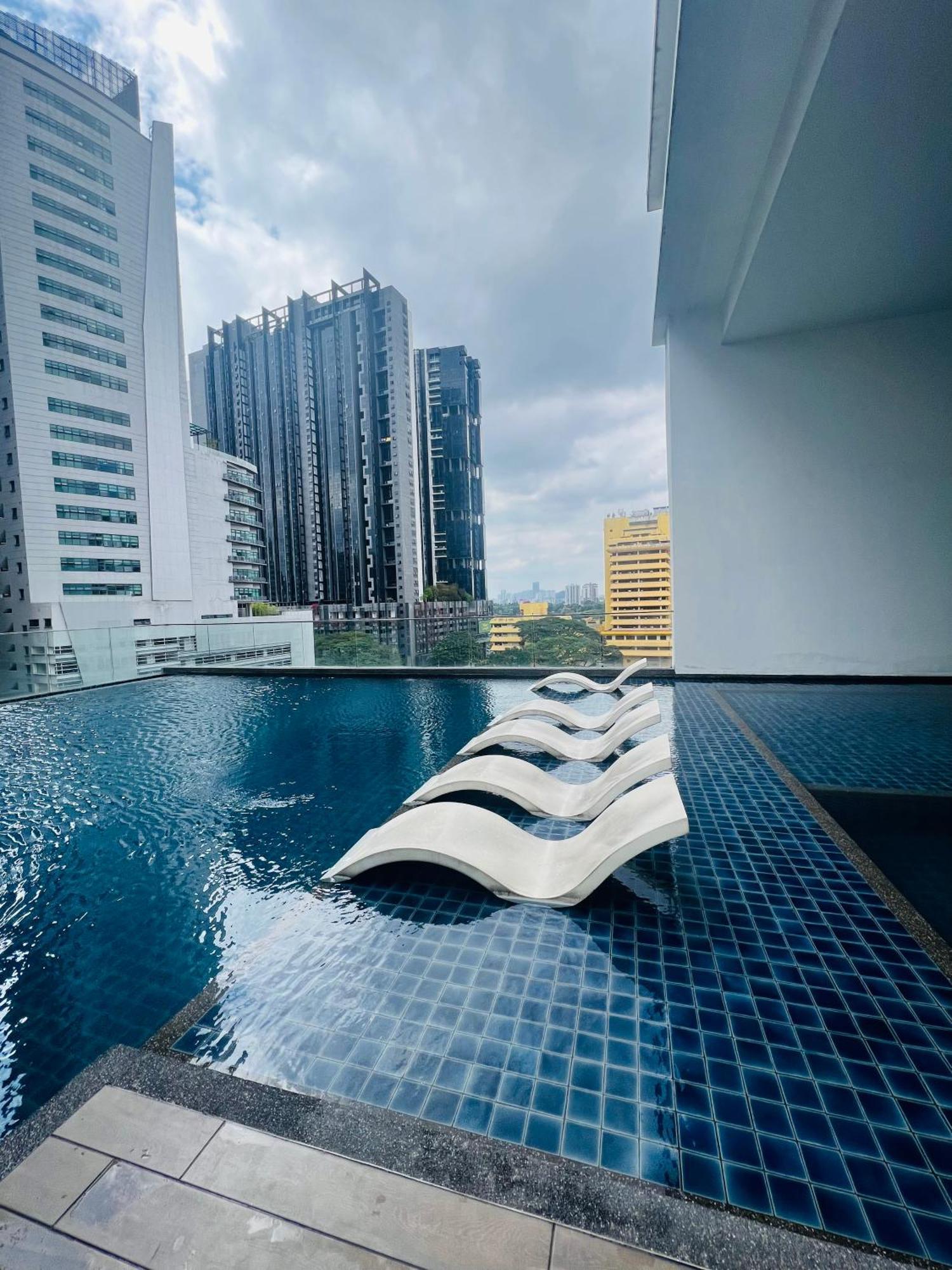 Reizz Residence By D'Amour Kuala Lumpur Exteriör bild